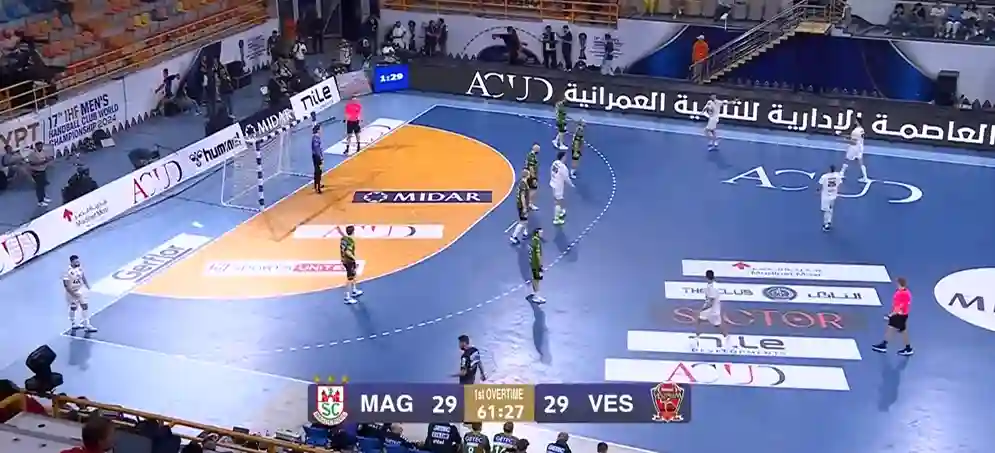Veszprém vs Magdeburg Halbfinale 2025 Veszprém Handballteam feiert Sieg gegen Magdeburg im Halbfinale der Klub-Weltmeisterschaft 2025 in Ägypten