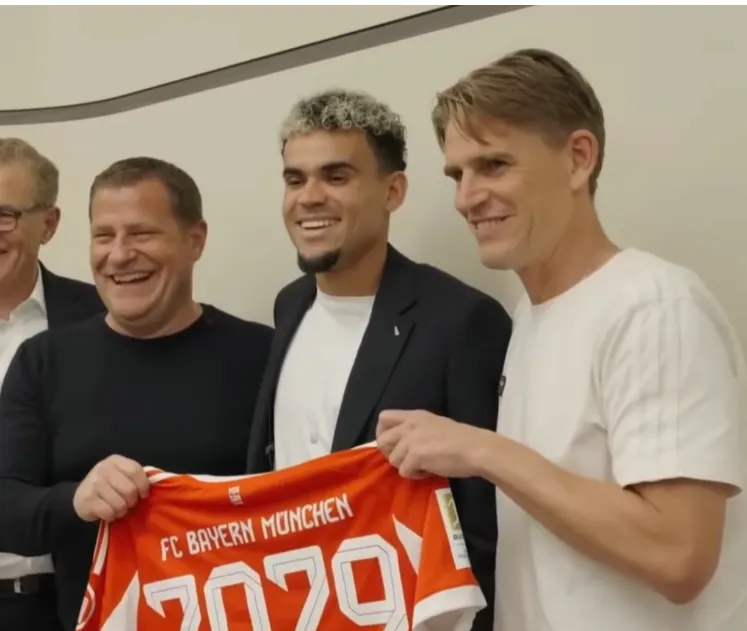 bayern-diaz-harry-kane Luis Díaz und Harry Kane jubeln im Trikot des FC Bayern München nach dem Sieg gegen Werder Bremen 2025