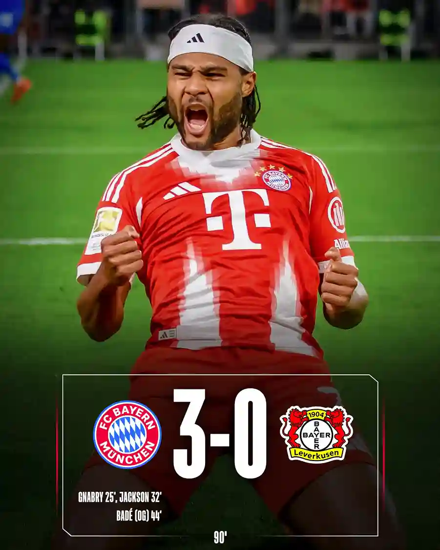 Bayern München besiegt Bayer Leverkusen 30 Spieler von Bayern München feiern den 3:0-Sieg gegen Bayer Leverkusen in der Allianz Arena.