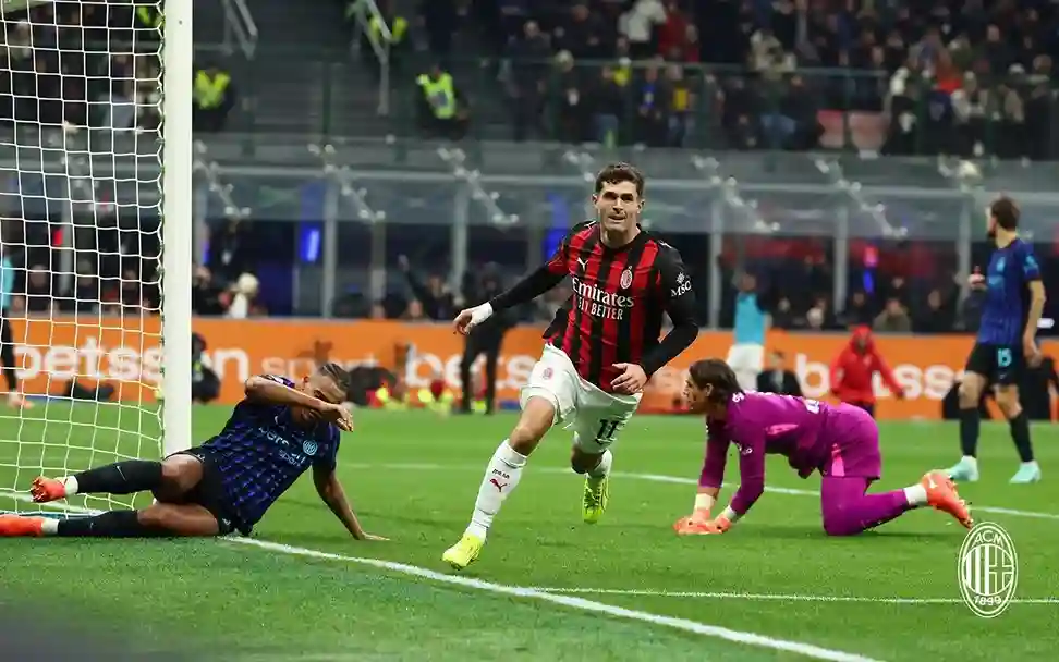ac-mailand-inter-derby-2025 Christian Pulisic jubelt nach dem Siegtor gegen Inter Mailand im Derby