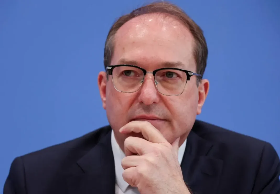 alexander-dobrindt-asylpolitik Innenminister Alexander Dobrindt spricht über strengere Asylpolitik und Maßnahmen gegen Missbrauch des Asylrechts