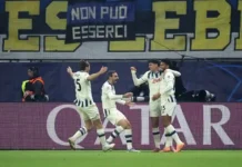 Atalanta demontiert Eintracht Frankfurt: 3:0-Sieg in der Champions League Atalanta-Spieler feiern den 3:0-Auswärtssieg gegen Eintracht Frankfurt in der Champions League