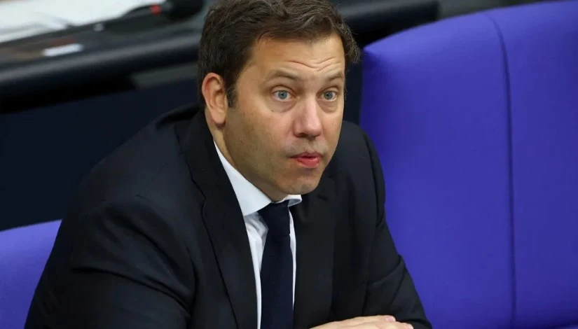 deutschland-verbrennungsmotoren Deutschland diskutiert Verbrennungsmotoren und Elektromobilität