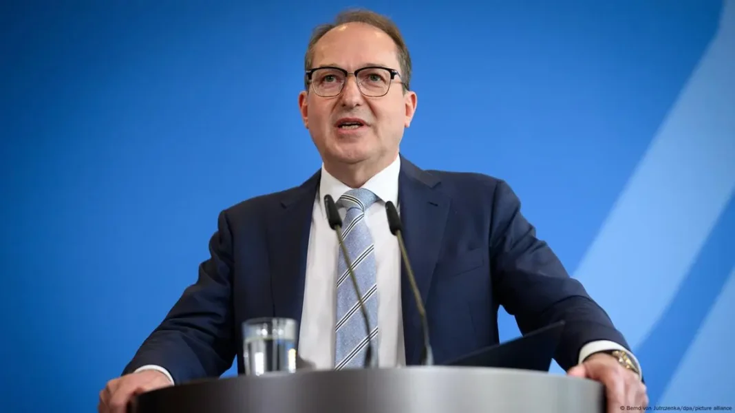 gut-integrierte-syrische-fluechtlinge-deutschland Gut integrierte syrische Flüchtlinge arbeiten und leben erfolgreich in Deutschland, erhalten Perspektive auf langfristigen Aufenthalt.