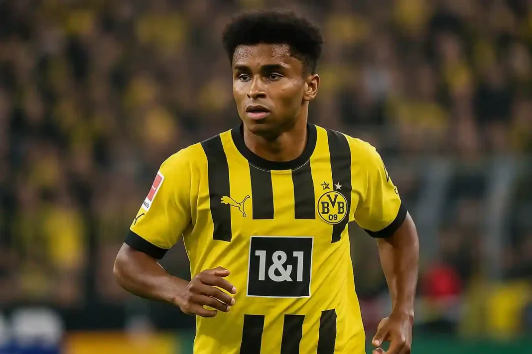 kareem-adeyemi-waffenbesitz Kareem Adeyemi während eines Bundesliga-Spiels, aktuell wegen illegalem Waffenbesitz in den Schlagzeilen.