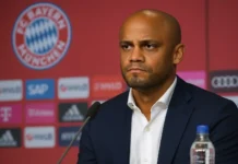 Vincent Kompany beim FC Bayern: Max Eberl klärt Gerüchte um Manchester City Vincent Kompany während des Trainings beim FC Bayern München, betreut von Max Eberl.