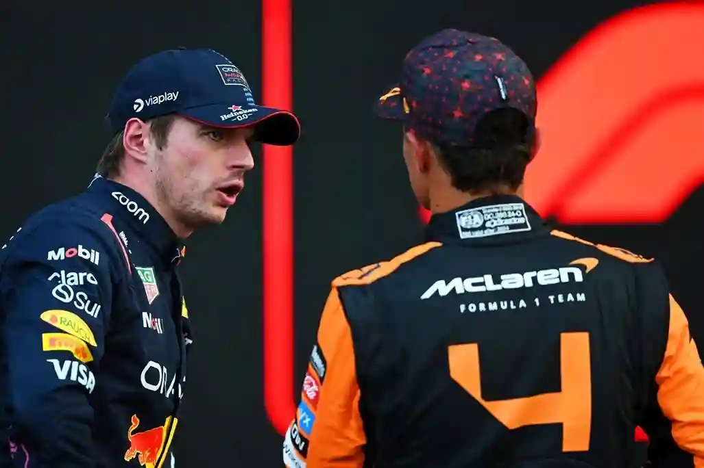 F1-Weltmeisterschaft bleibt offen Max Verstappen feiert seinen Sieg beim Katar GP 2025 vor Oscar Piastri und Carlos Sainz auf dem Podium.