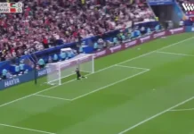 Marokko krönt sich nach Drama gegen Jordanien zum Arab Cup 2025 Abdelrazzaq Hamdallah feiert das entscheidende Tor für Marokko im Finale des Arab Cup 2025 gegen Jordanien im Lusail-Stadion.