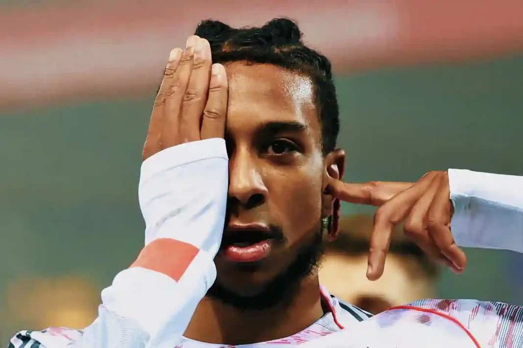 bayern-muenchen-heidenheim-4-0- Bayern München Spieler feiern Sieg nach 4:0-Auswärtserfolg gegen Heidenheim in der Voith-Arena