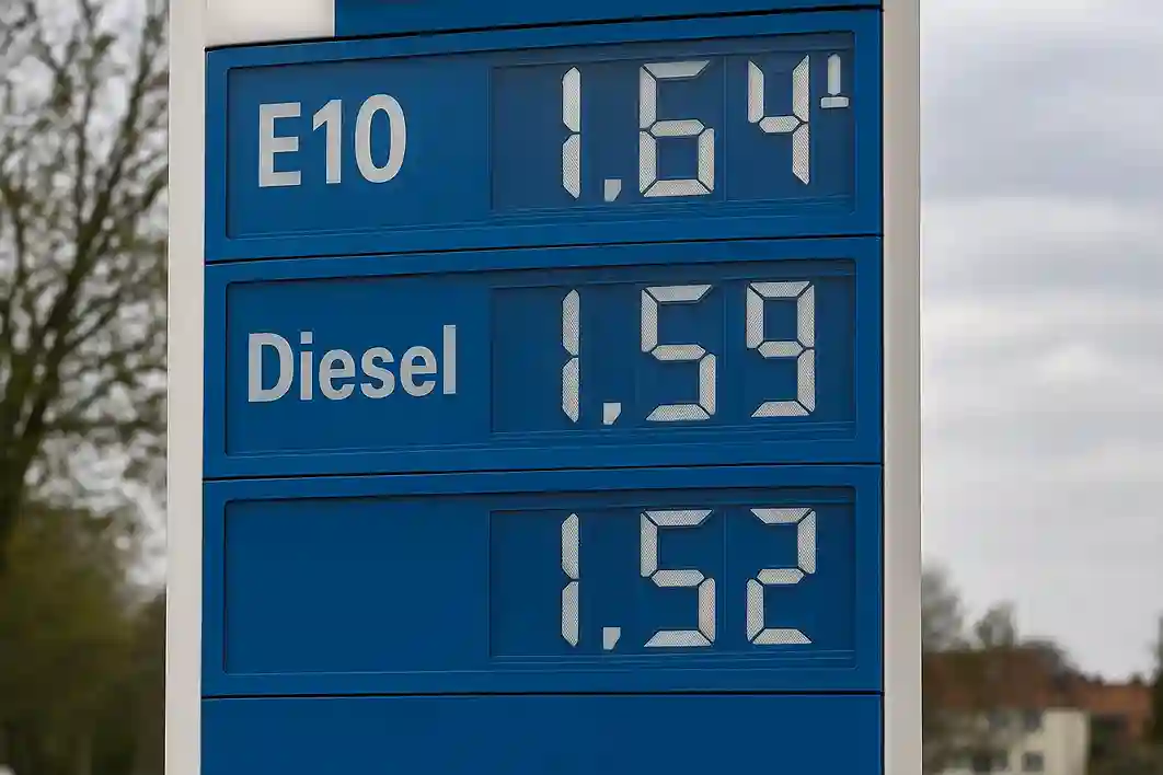 deutschland-benzinpreise Tankstelle mit fallenden Benzinpreisen in Deutschland