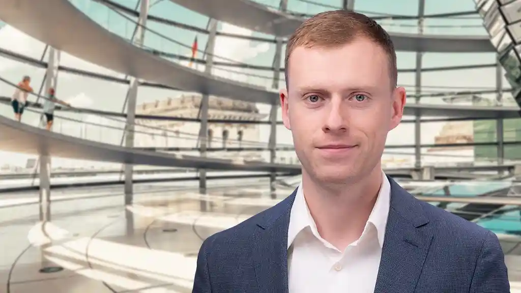 jan-wenzel-schmidt-afd-skandal Jan Wenzel Schmidt im Bundestag während politischer Debatte