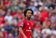 AS Rom plant Leihe von Zirkzee – ManUnited offen? Joshua Zirkzee im Trikot von Manchester United während eines Premier-League-Spiels