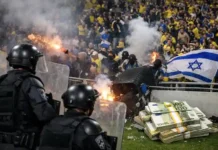 UEFA bestraft Maccabi-Fans nach rassistischen Vorfällen Rassistische Gesänge von Maccabi-Tel-Aviv-Fans während eines Europa-League-Spiels in Deutschland