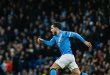 Manchester City zerlegt Sunderland: Dominanter 3:0-Sieg heizt den Titelkampf gegen Arsenal an Manchester City jubelt nach dem 3:0-Sieg über Sunderland im Etihad Stadium