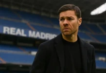 Xabi Alonso unter Druck: Zwei Partien entscheiden Real-Zukunft Xabi Alonso beobachtet das Spiel von Real Madrid gegen Deportivo Alavés 2025