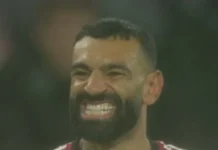 Letzter Atemzug: Bournemouth schlägt Liverpool 3:2 mit Last-Minute-Tor Bournemouth Spieler feiern Last-Minute-Tor gegen Liverpool