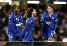 Chelseas Joker-Remontada: 3:2-Schock für West Ham Chelsea-Spieler jubeln nach dem späten 3:2-Sieg gegen West Ham im Stamford Bridge