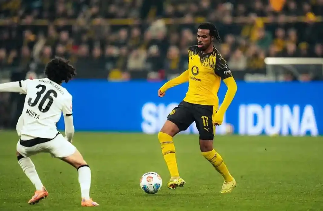 Carney Chukwuemeka enttäuscht auf dem Platz für Borussia Dortmund