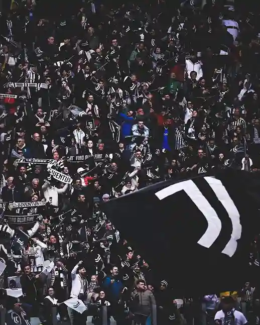 juventus-lecce-elfmeter-pfosten-serie-a Juventus-Spieler Jonathan David vergibt Elfmeter im Serie-A-Spiel gegen Lecce im Allianz Stadium