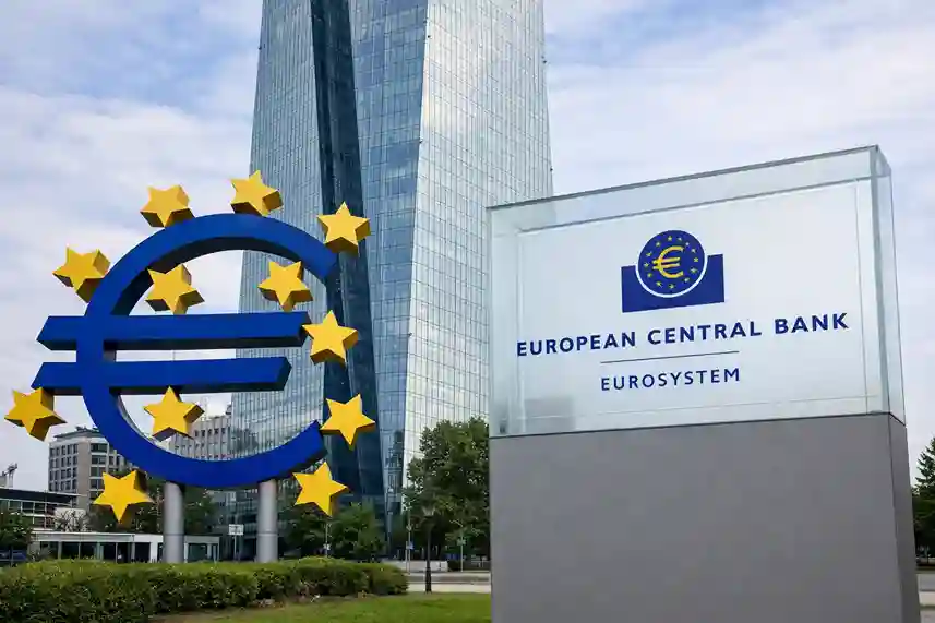 Christine Lagarde klärt Rücktrittsgerüchte Christine Lagarde vor der Europäischen Zentralbank in Frankfurt