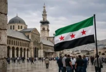 Syrische Flüchtlinge: Berlin soll Rückführungen stoppen Syrische Flüchtlinge mit Gepäck vor einer Registrierungsstelle für Asylsuchende in Deutschland